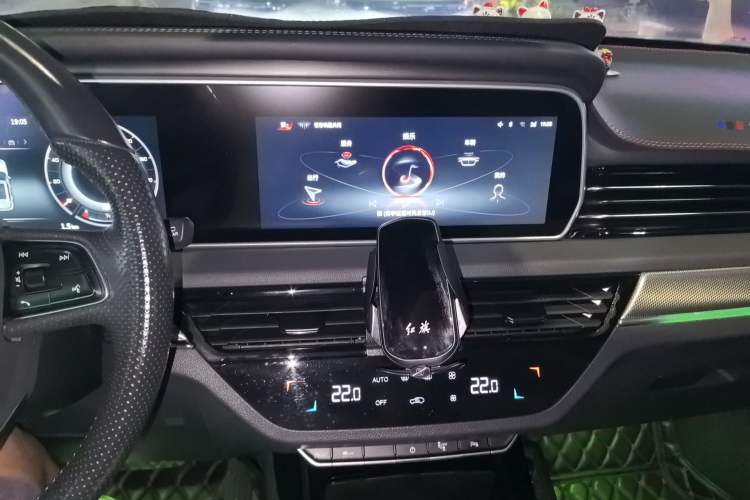 Used Hongqi HS5 2022 2.0T Smart Connect Flagship Edition Audio And AC Panel