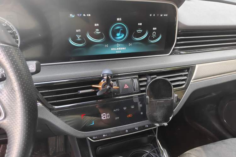 Used Hongqi HS5 2022 Facelifted Version 2.0T Smart Connect Flagship All-Wheel-Drive Edition Audio And AC Panel
