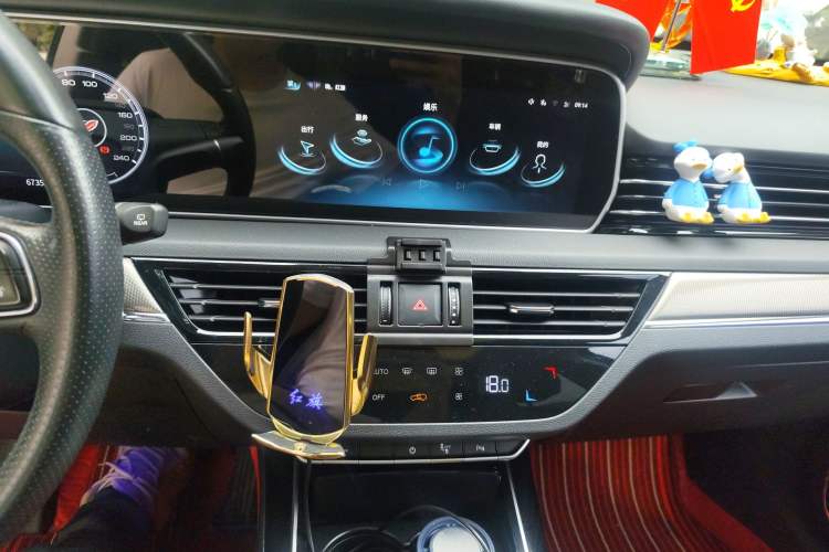 Used Hongqi HS5 2022 Facelifted Version 2.0T Smart Connect Flagship All-Wheel-Drive Edition Audio And AC Panel