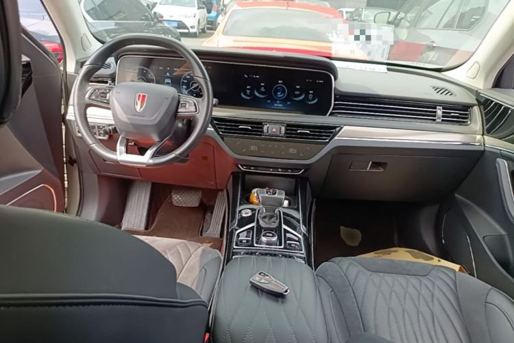Used Hongqi HS5 2022 Facelifted Version 2.0T Smart Connect Flagship All-Wheel-Drive Edition Center Console