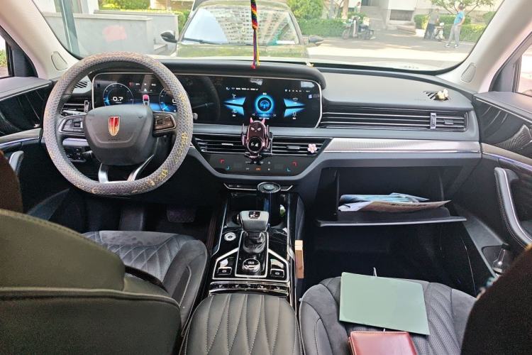 Used Hongqi HS5 2022 Revised Version 2.0T Smart Connect Flagship Edition Center Console