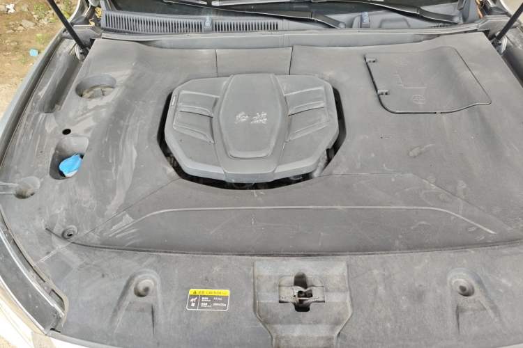 Used Hongqi HS5 2022 Facelifted Version 2.0T Smart Connect Flagship All-Wheel-Drive Edition Engine Bay