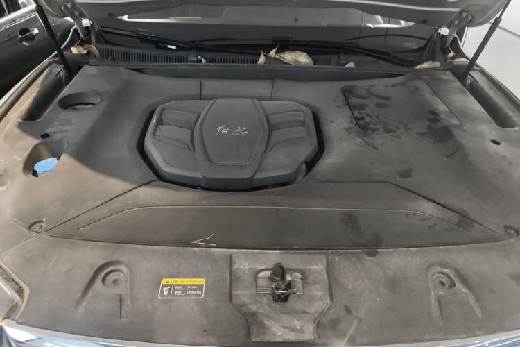 Used Hongqi HS5 2022 Facelifted Version 2.0T Smart Connect Flagship All-Wheel-Drive Edition Engine Bay