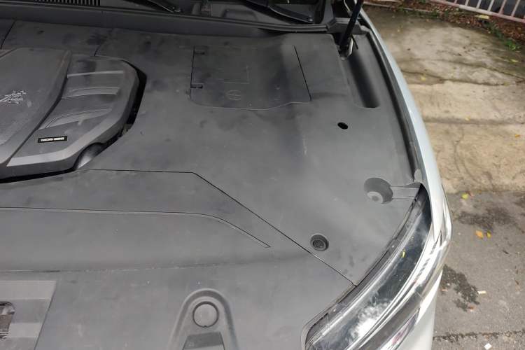 Used Hongqi HS5 2022 Revised Version 2.0T Smart Connect Flagship Edition Engine Bay Left