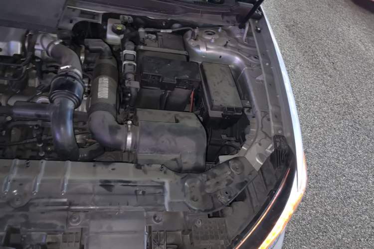 Used Hongqi HS5 2022 2.0T Smart Connect Flagship Edition Engine Bay Left