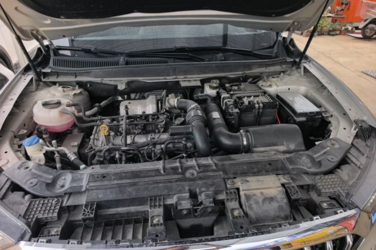 Used Hongqi HS5 2022 Facelifted Version 2.0T Smart Connect Flagship All-Wheel-Drive Edition Engine Bay