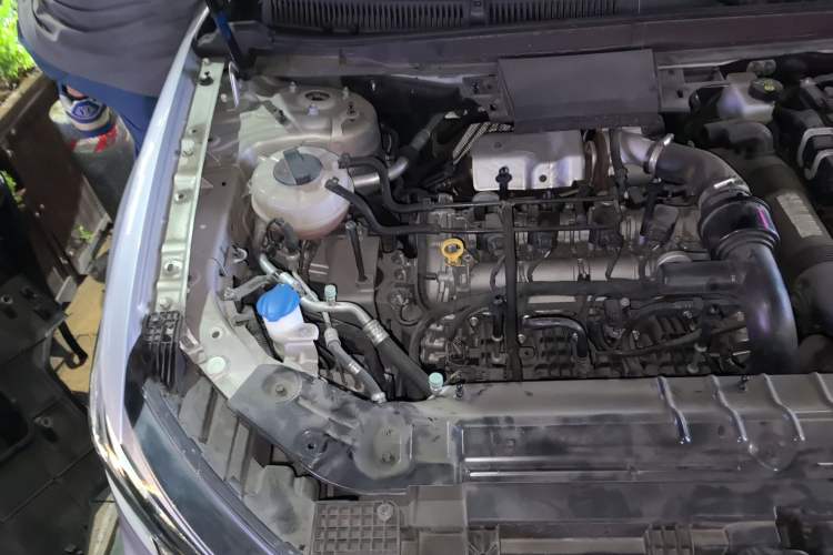 Used Hongqi HS5 2022 2.0T Smart Connect Flagship Edition Engine Bay Right