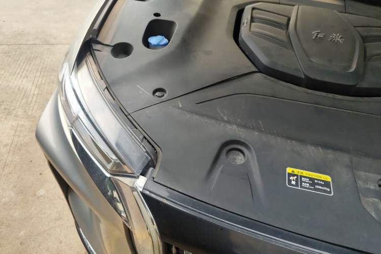 Used Hongqi HS5 2022 Facelifted Version 2.0T Smart Connect Flagship All-Wheel-Drive Edition Engine Bay Right