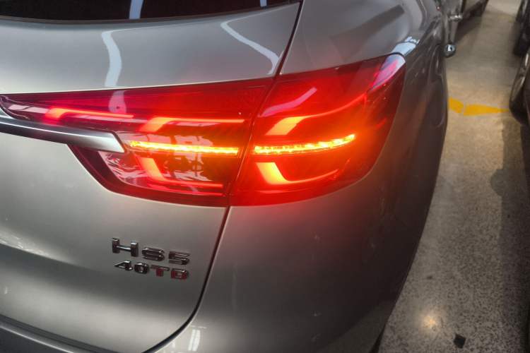 Used Hongqi HS5 2022 Facelifted Version 2.0T Smart Connect Flagship All-Wheel-Drive Edition Exterior 3