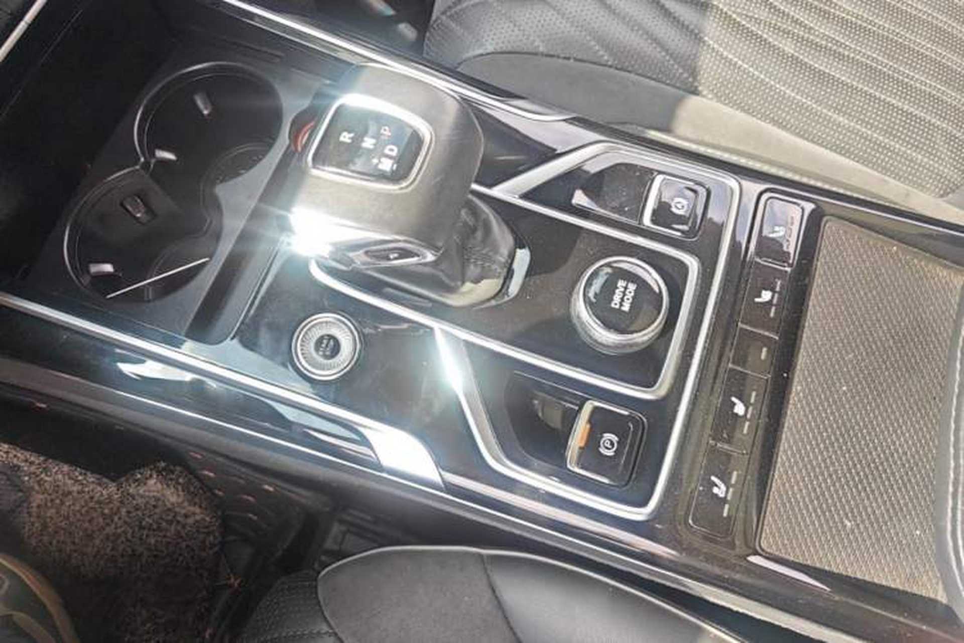Used Hongqi HS5 2022 Facelifted Version 2.0T Smart Connect Flagship All-Wheel-Drive Edition Gear Lever