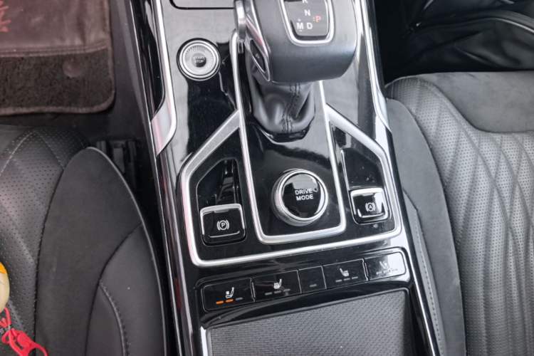 Used Hongqi HS5 2022 Facelifted Version 2.0T Smart Connect Flagship All-Wheel-Drive Edition Gear Lever