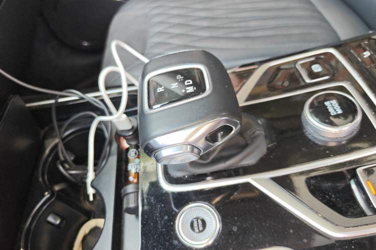 Used Hongqi HS5 2022 Facelifted Version 2.0T Smart Connect Flagship All-Wheel-Drive Edition Gear Lever
