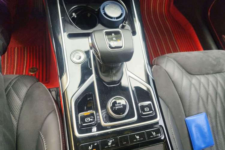 Used Hongqi HS5 2022 Facelifted Version 2.0T Smart Connect Flagship All-Wheel-Drive Edition Gear Lever