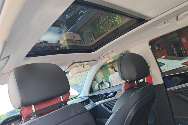 Used Hongqi HS5 2022 Facelifted Version 2.0T Smart Connect Flagship All-Wheel-Drive Edition Headliner