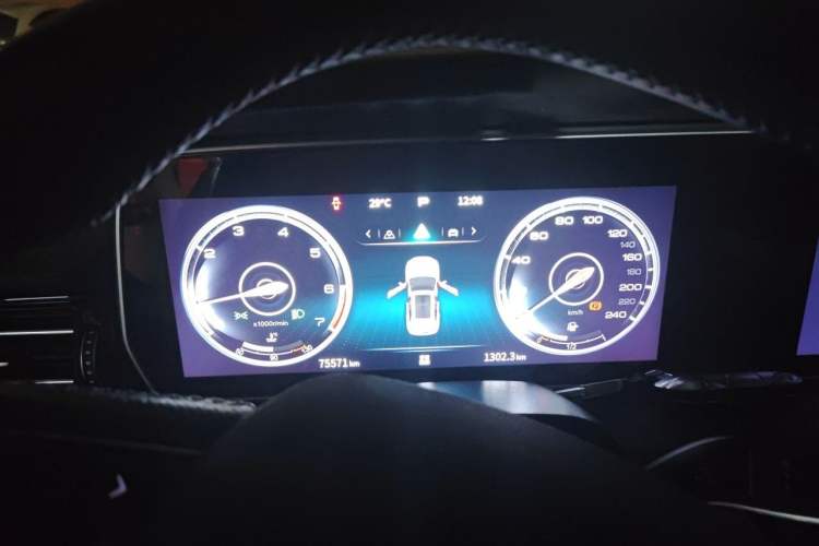 Used Hongqi HS5 2022 Revised Version 2.0T Smart Connect Flagship Edition Instrument Cluster