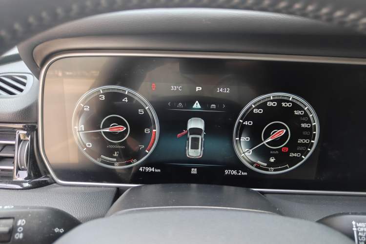 Used Hongqi HS5 2022 Facelifted Version 2.0T Smart Connect Flagship All-Wheel-Drive Edition Instrument Cluster
