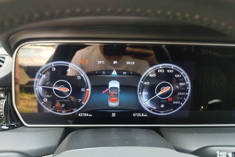 Used Hongqi HS5 2022 Facelifted Version 2.0T Smart Connect Flagship All-Wheel-Drive Edition Instrument Cluster