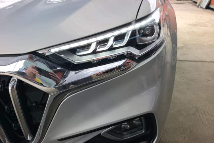 Used Hongqi HS5 2022 Facelifted Version 2.0T Smart Connect Flagship All-Wheel-Drive Edition Left Front Headlight