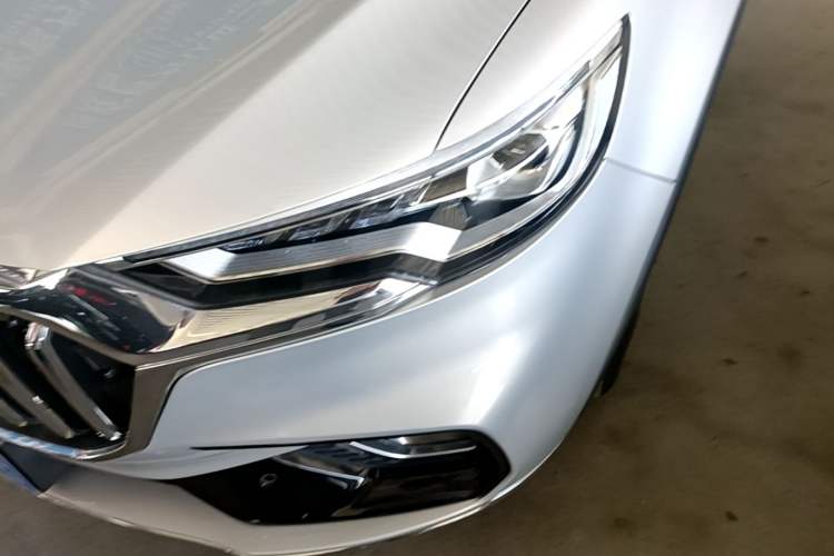 Used Hongqi HS5 2022 Facelifted Version 2.0T Smart Connect Flagship All-Wheel-Drive Edition Left Front Headlight