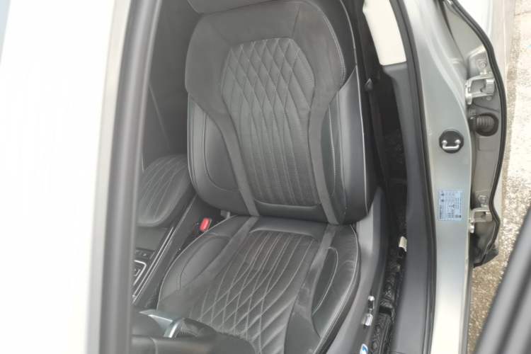 Used Hongqi HS5 2022 Facelifted Version 2.0T Smart Connect Flagship All-Wheel-Drive Edition Left Front Seat