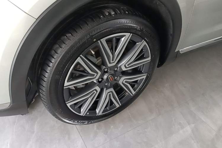 Used Hongqi HS5 2022 Facelifted Version 2.0T Smart Connect Flagship All-Wheel-Drive Edition Left Front Wheel Hub