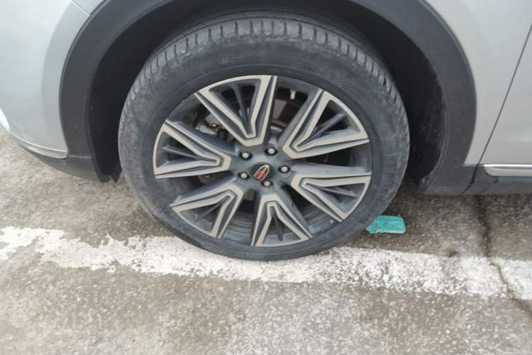 Used Hongqi HS5 2022 Facelifted Version 2.0T Smart Connect Flagship All-Wheel-Drive Edition Left Front Wheel Hub