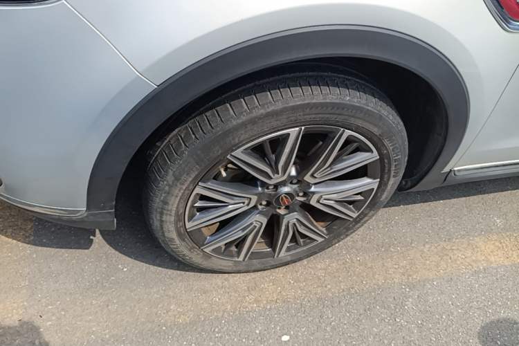 Used Hongqi HS5 2022 Facelifted Version 2.0T Smart Connect Flagship All-Wheel-Drive Edition Left Front Wheel Hub