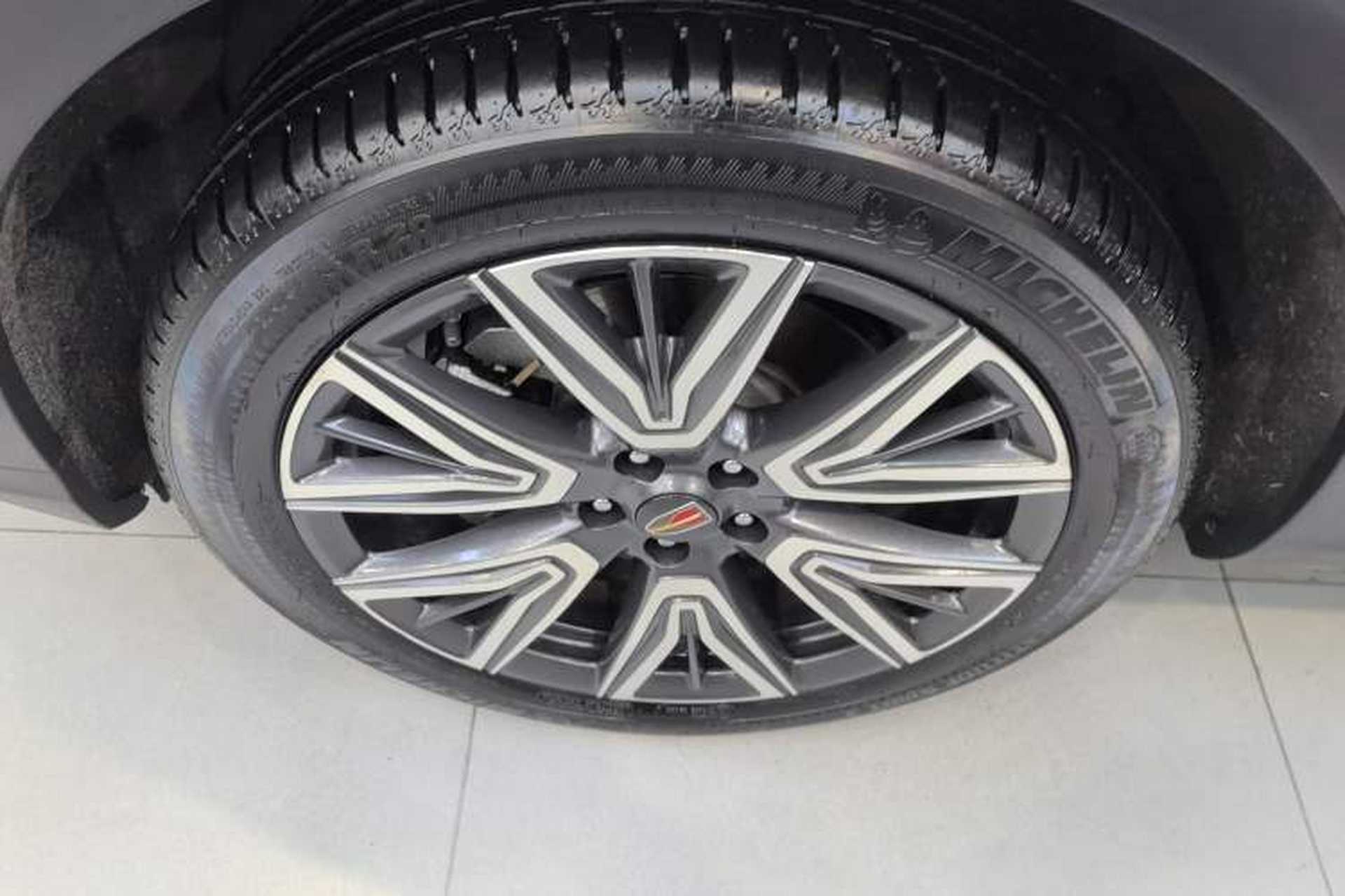 Used Hongqi HS5 2022 Facelifted Version 2.0T Smart Connect Flagship All-Wheel-Drive Edition Left Front Wheel Hub