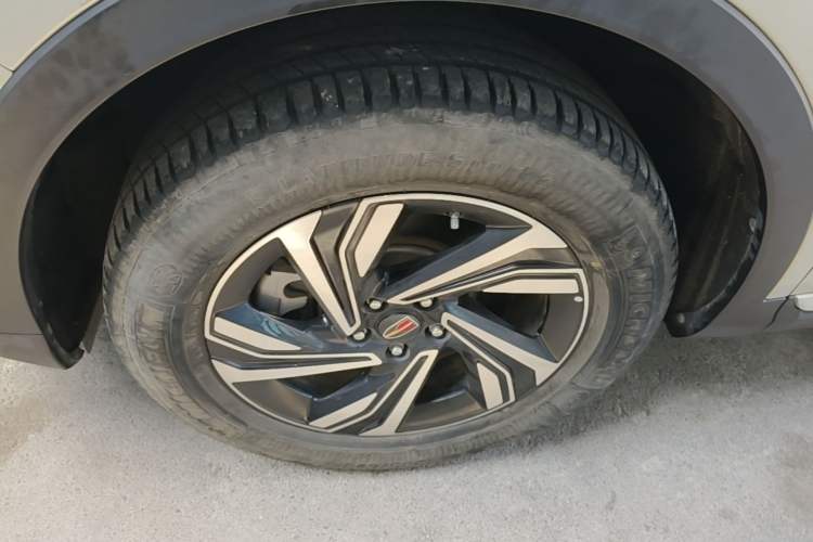 Used Hongqi HS5 2022 Revised Version 2.0T Smart Connect Flagship Edition Left Front Wheel Hub