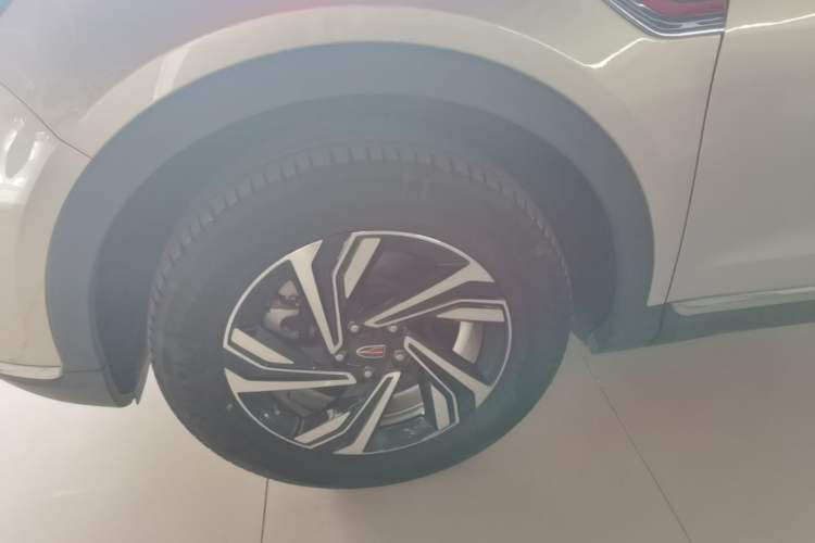 Used Hongqi HS5 2022 2.0T Smart Connect Flagship Edition Left Front Wheel Hub