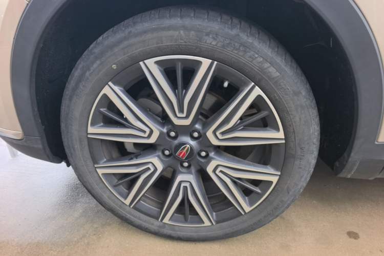Used Hongqi HS5 2022 Facelifted Version 2.0T Smart Connect Flagship All-Wheel-Drive Edition Left Front Wheel Hub