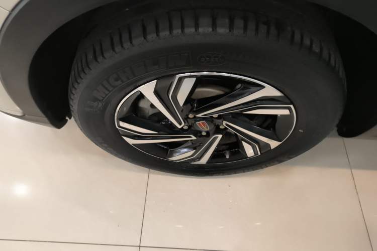 Used Hongqi HS5 2022 Revised Version 2.0T Smart Connect Flagship Edition Left Front Wheel Hub