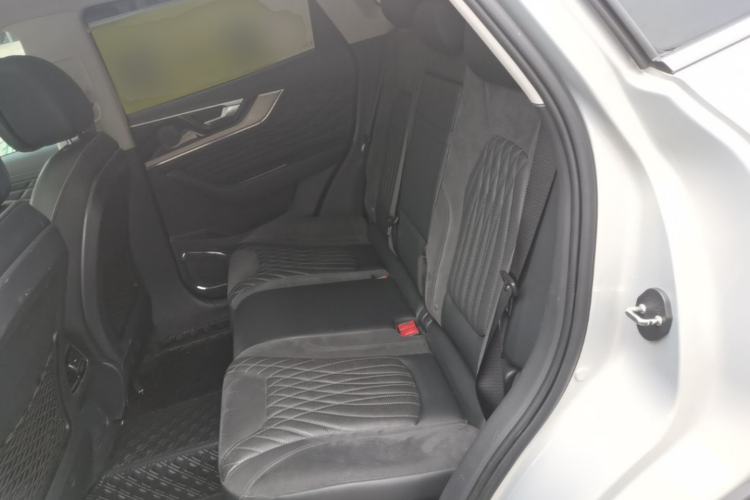 Used Hongqi HS5 2022 Facelifted Version 2.0T Smart Connect Flagship All-Wheel-Drive Edition Left Rear Seat