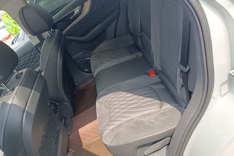 Used Hongqi HS5 2022 Facelifted Version 2.0T Smart Connect Flagship All-Wheel-Drive Edition Left Rear Seat