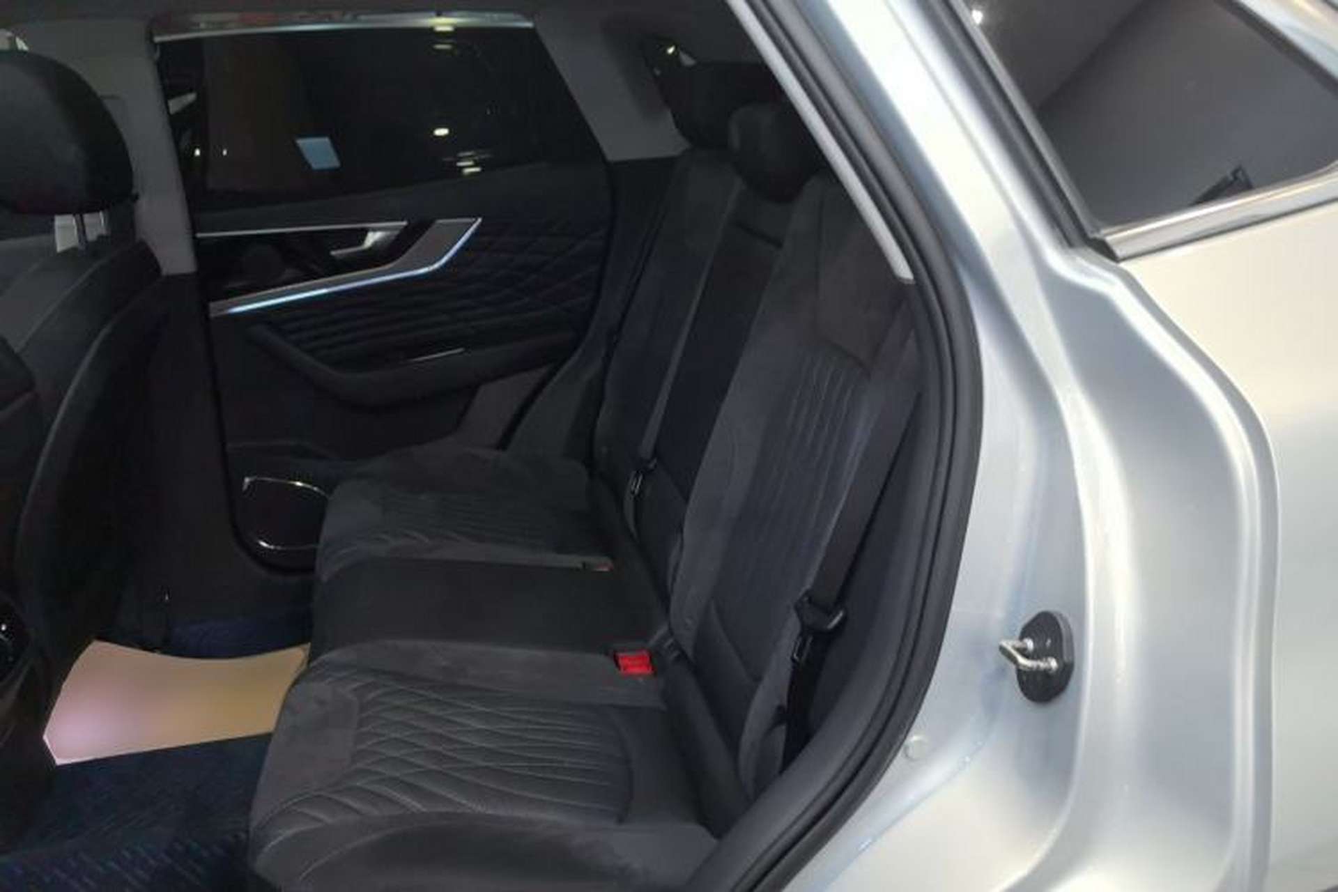 Used Hongqi HS5 2022 Facelifted Version 2.0T Smart Connect Flagship All-Wheel-Drive Edition Left Rear Seat