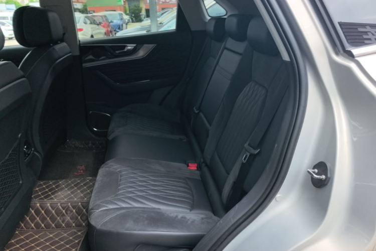 Used Hongqi HS5 2022 Facelifted Version 2.0T Smart Connect Flagship All-Wheel-Drive Edition Left Rear Seat