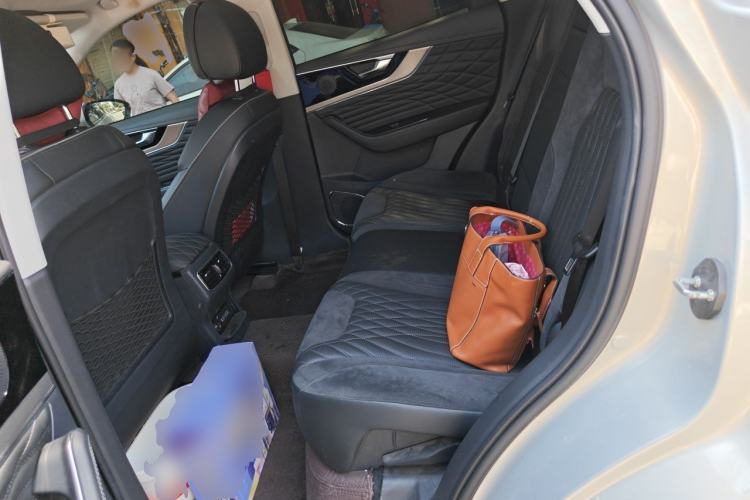 Used Hongqi HS5 2022 Facelifted Version 2.0T Smart Connect Flagship All-Wheel-Drive Edition Left Rear Seat