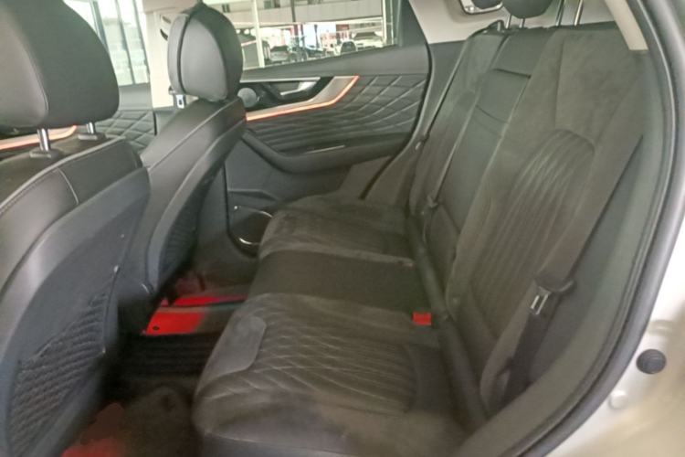 Used Hongqi HS5 2022 Facelifted Version 2.0T Smart Connect Flagship All-Wheel-Drive Edition Left Rear Seat