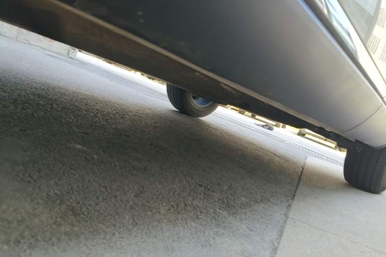 Used Hongqi HS5 2022 Revised Version 2.0T Smart Connect Flagship Edition Left Side Sill