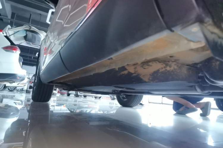 Used Hongqi HS5 2022 2.0T Smart Connect Flagship Edition Left Side Sill