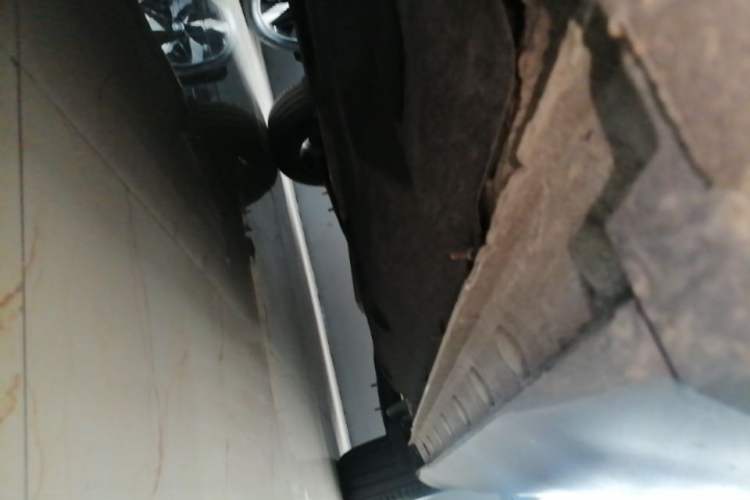 Used Hongqi HS5 2022 Revised Version 2.0T Smart Connect Flagship Edition Left Side Sill