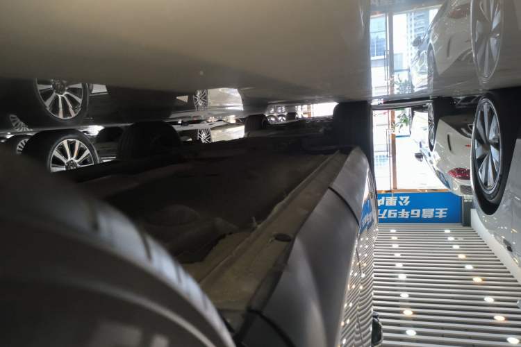 Used Hongqi HS5 2022 Revised Version 2.0T Smart Connect Flagship Edition Left Side Sill