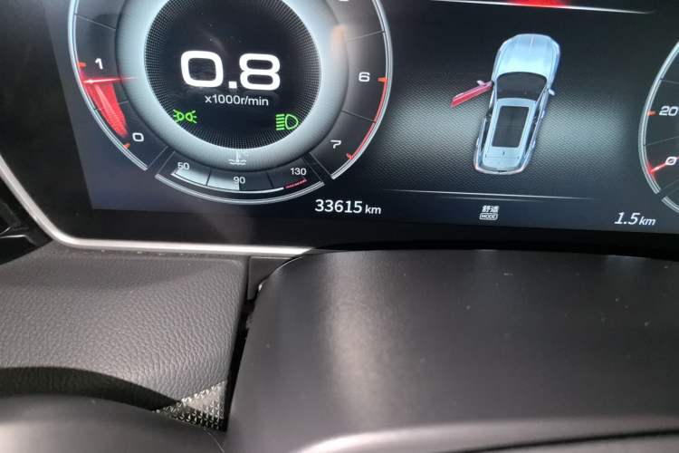 Used Hongqi HS5 2022 2.0T Smart Connect Flagship Edition Odometer Close Up