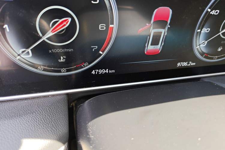 Used Hongqi HS5 2022 Facelifted Version 2.0T Smart Connect Flagship All-Wheel-Drive Edition Odometer Close Up