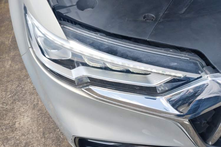 Used Hongqi HS5 2022 Revised Version 2.0T Smart Connect Flagship Edition Right Front Headlight