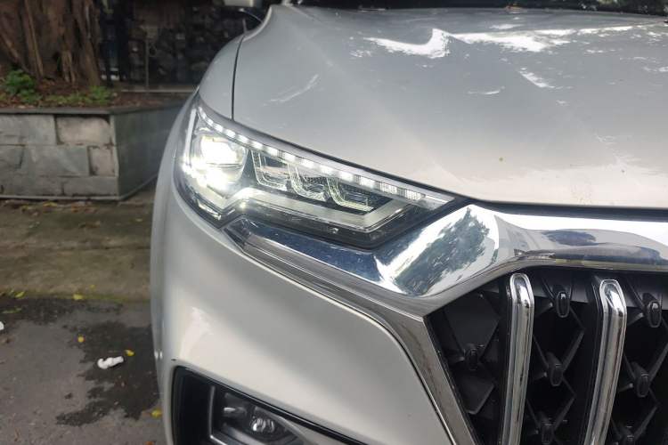 Used Hongqi HS5 2022 Revised Version 2.0T Smart Connect Flagship Edition Right Front Headlight