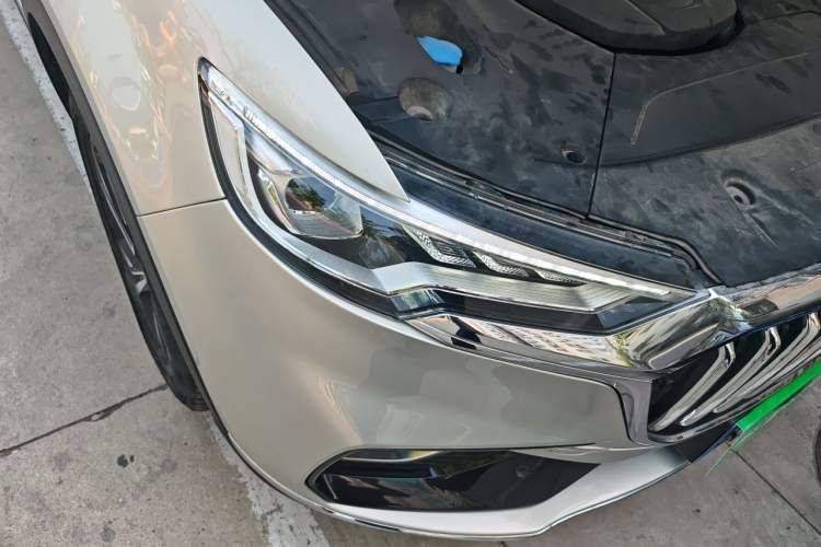 Used Hongqi HS5 2022 Revised Version 2.0T Smart Connect Flagship Edition Right Front Headlight