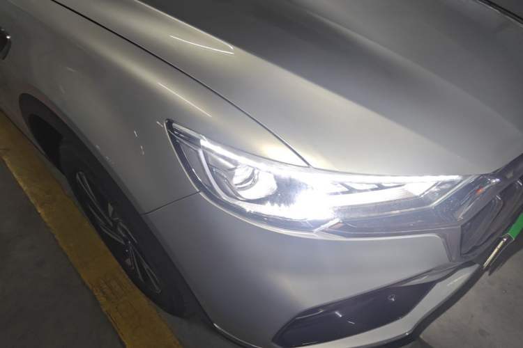 Used Hongqi HS5 2022 2.0T Smart Connect Flagship Enjoyment Purchase Edition Right Front Headlight