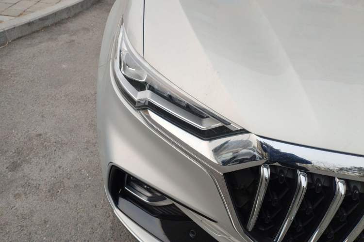 Used Hongqi HS5 2022 Revised Version 2.0T Smart Connect Flagship Edition Right Front Headlight