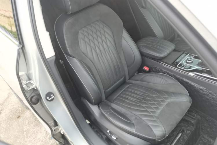Used Hongqi HS5 2022 Facelifted Version 2.0T Smart Connect Flagship All-Wheel-Drive Edition Right Front Seat